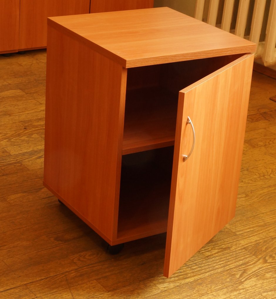 Шкаф с жалюзийными дверцами в стиле лофт