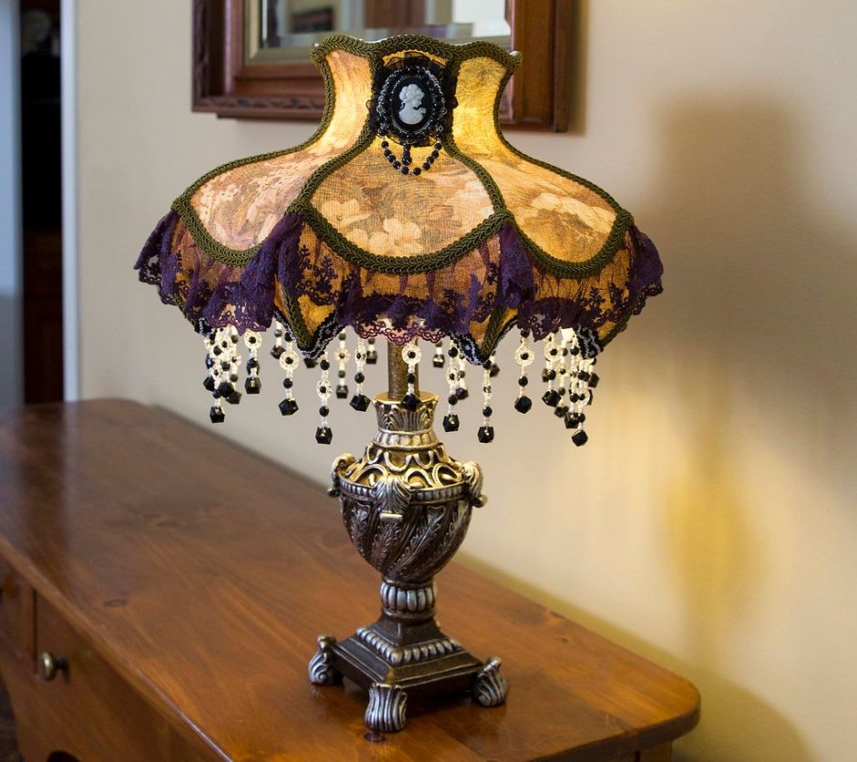 Лампа в викторианском стиле