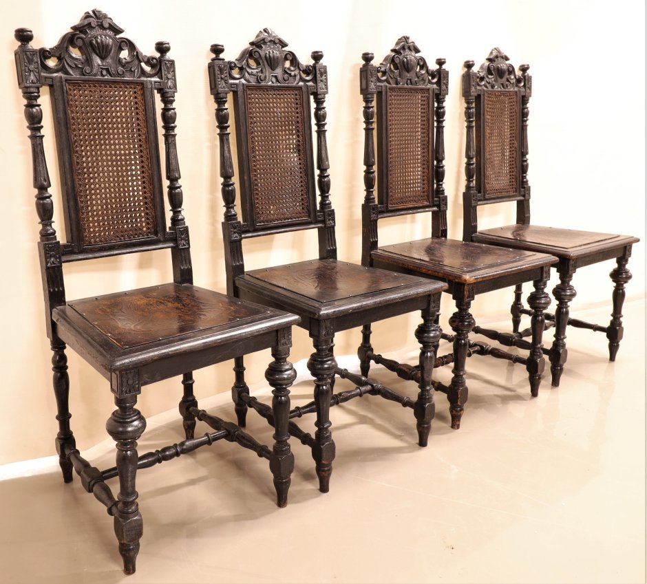 Резные табуретки