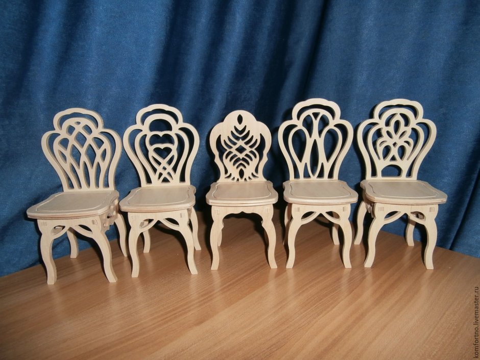 Стул резной деревянный