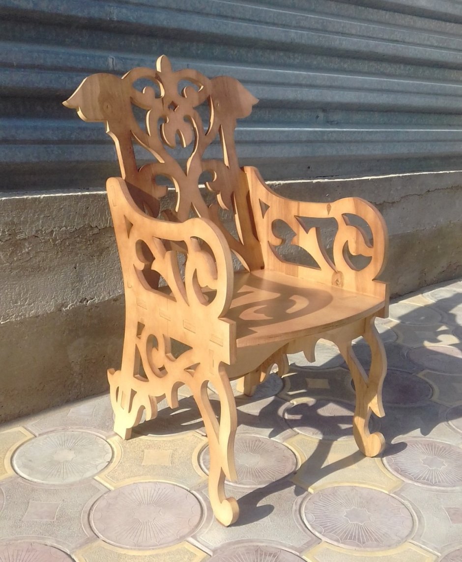 Красивые деревянные стулья