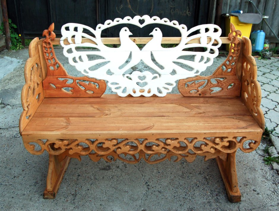 Стул резной деревянный