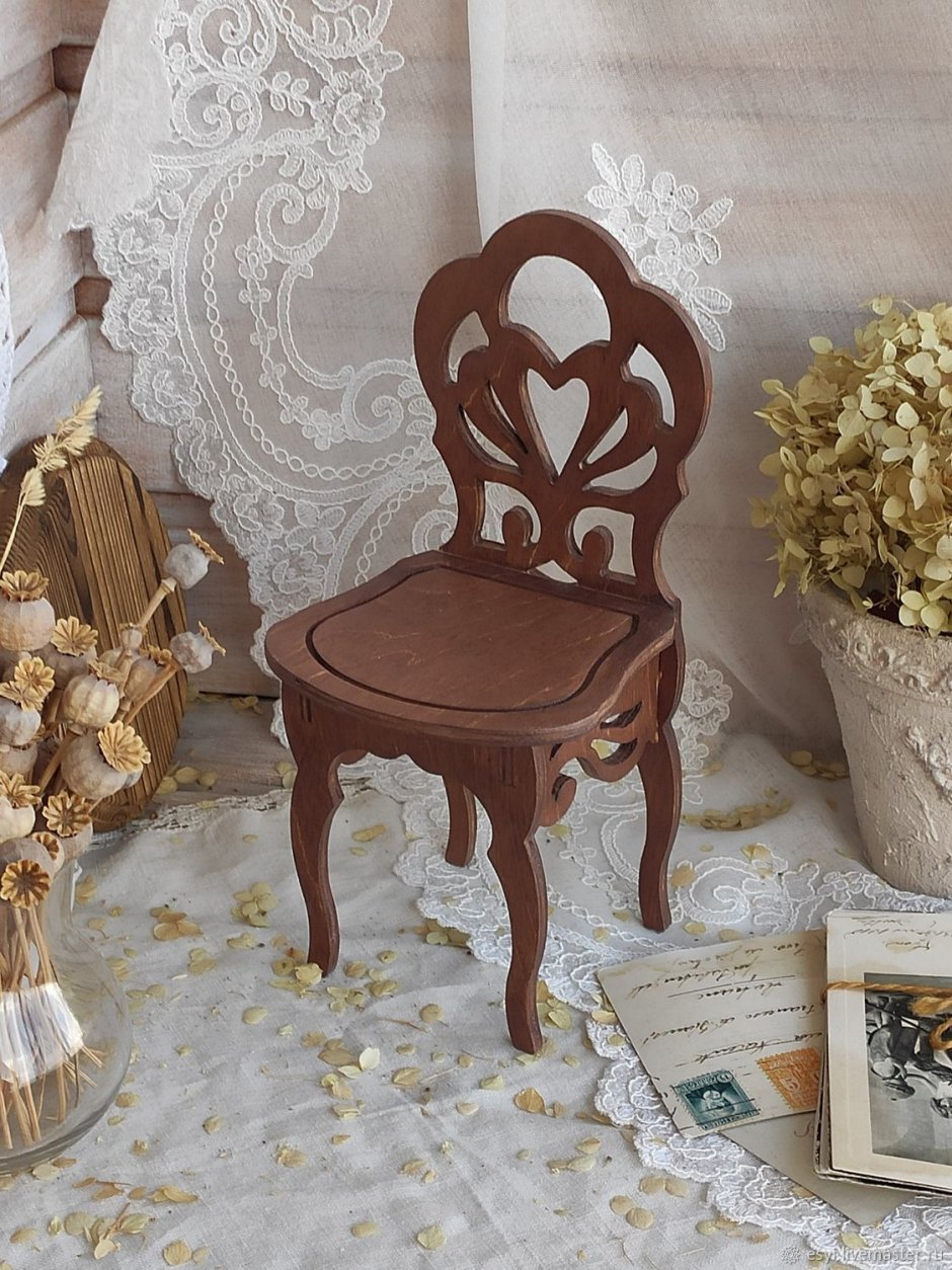 Кресло резное из массива