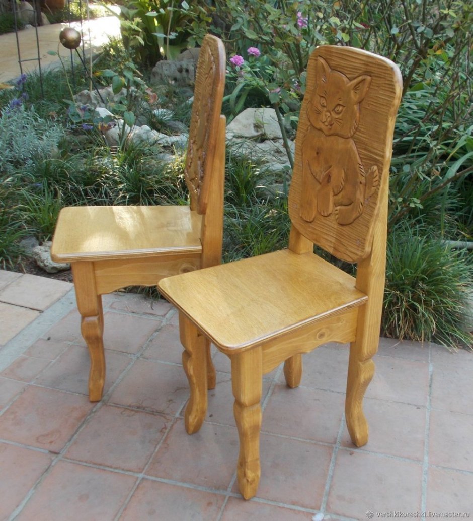 Резное кресло
