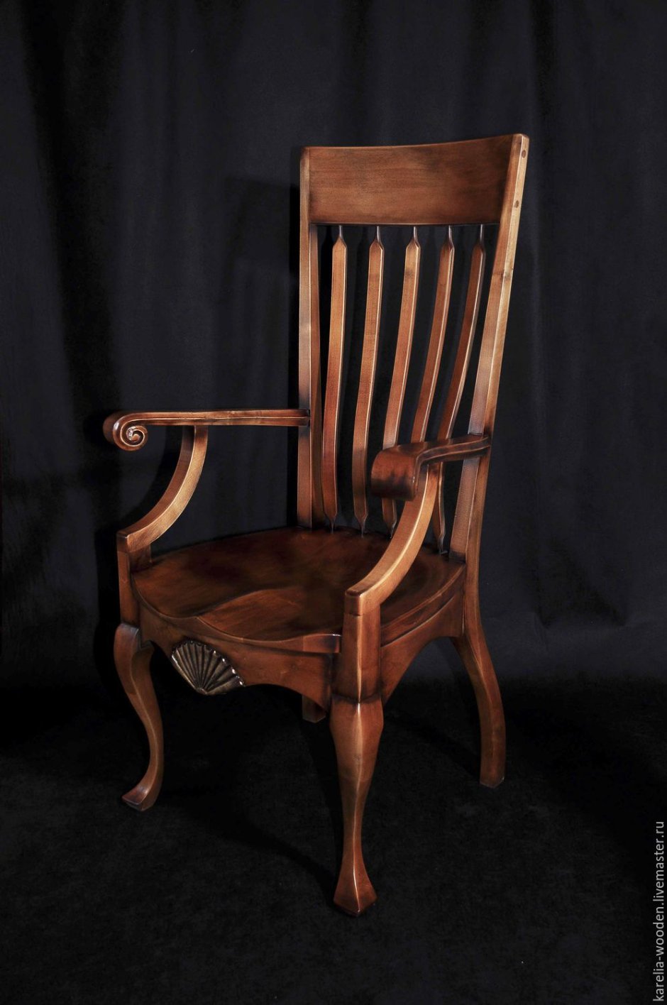 Стул резной деревянный