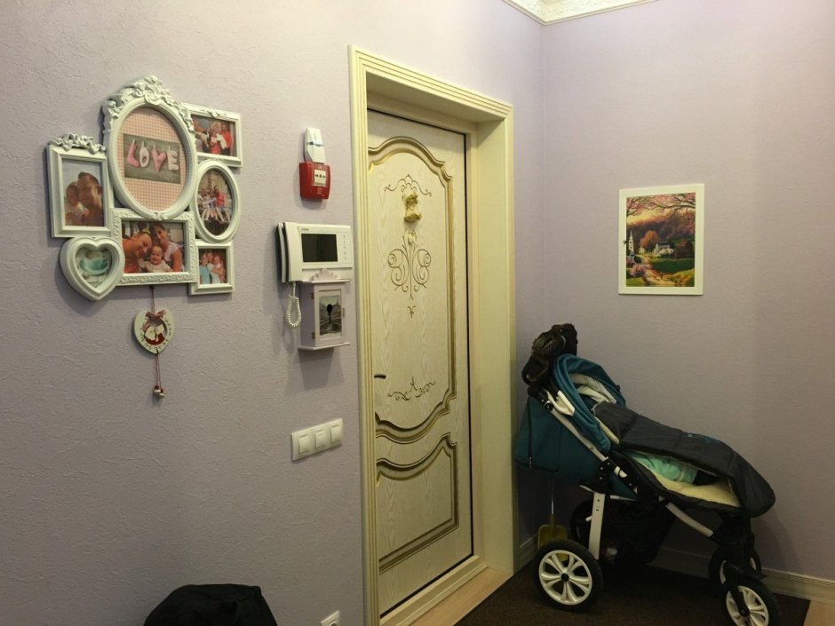 Декор щитка в прихожей