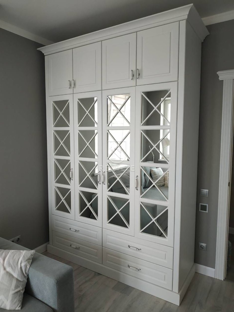 Шкаф современная классика