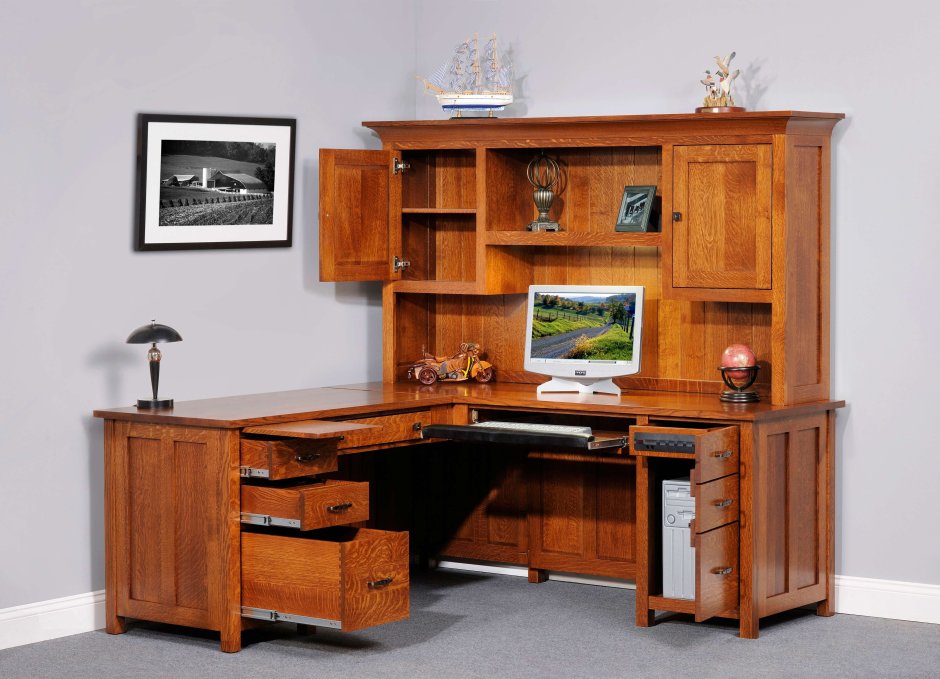 Компьютерный стол из массива дерева