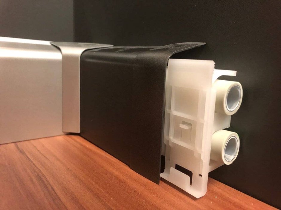 Плинтус для водопроводных труб