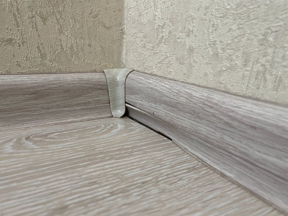 Плинтус напольный для линолеума