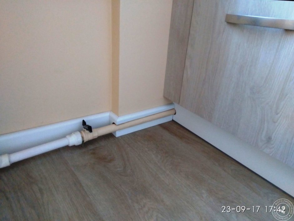 Короб для труб отопления Рехау