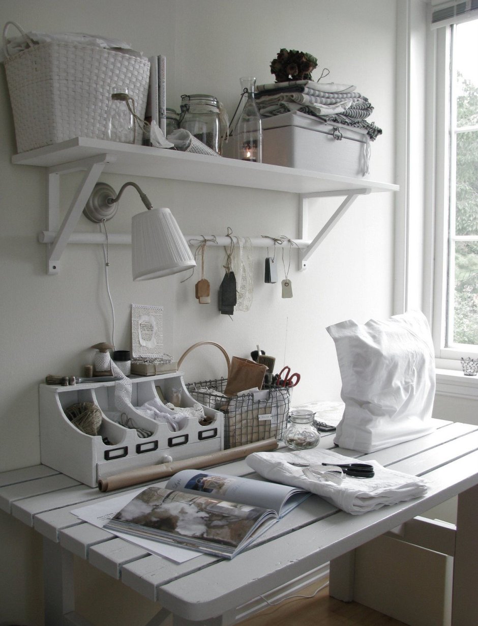 Уголок для рукоделия в скандинавском стиле