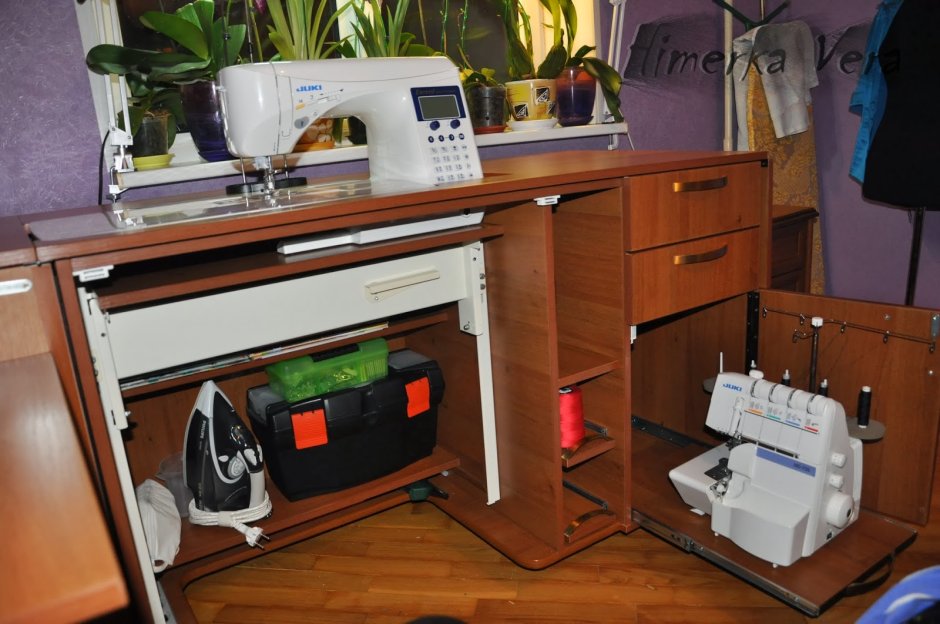 Уголок для швейной машины в квартире