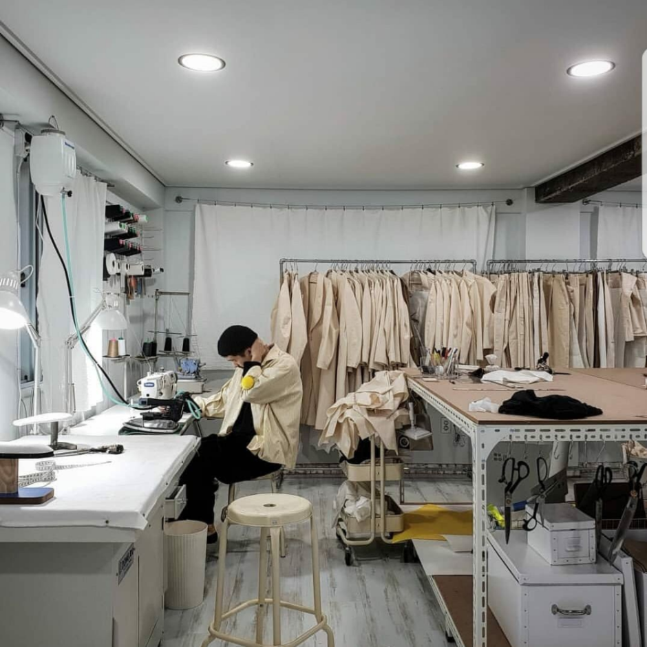 Интерьер ателье по пошиву одежды