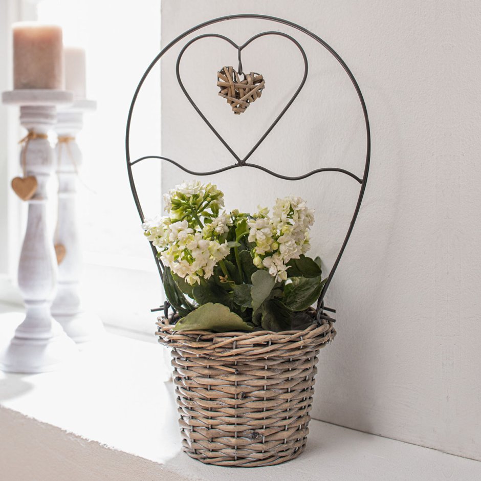 Стол с кашпо внутри