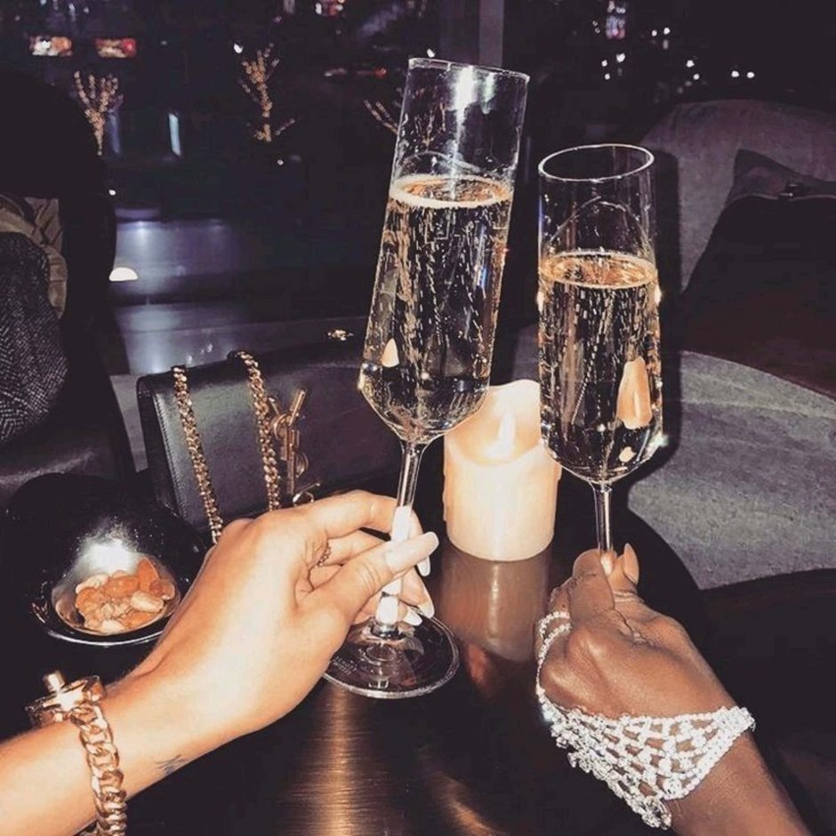 Современные бокалы для вина