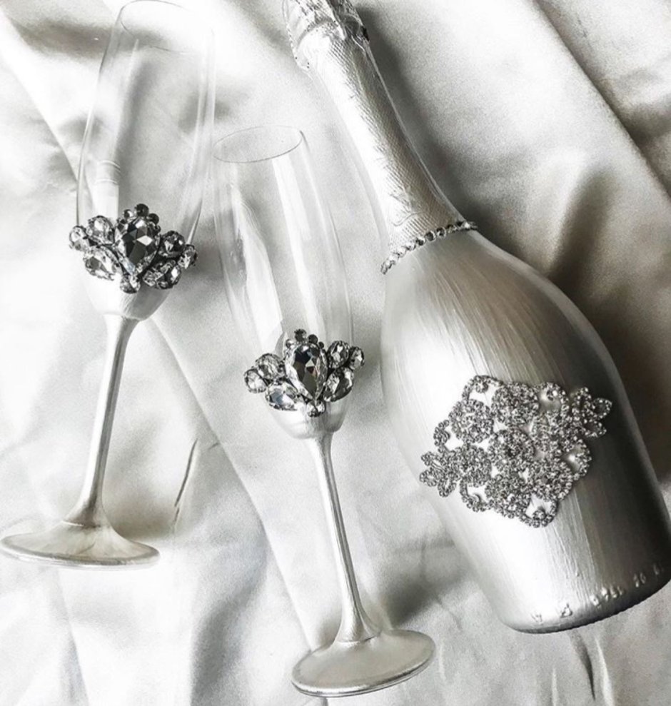 Посеребренные бокалы для вина