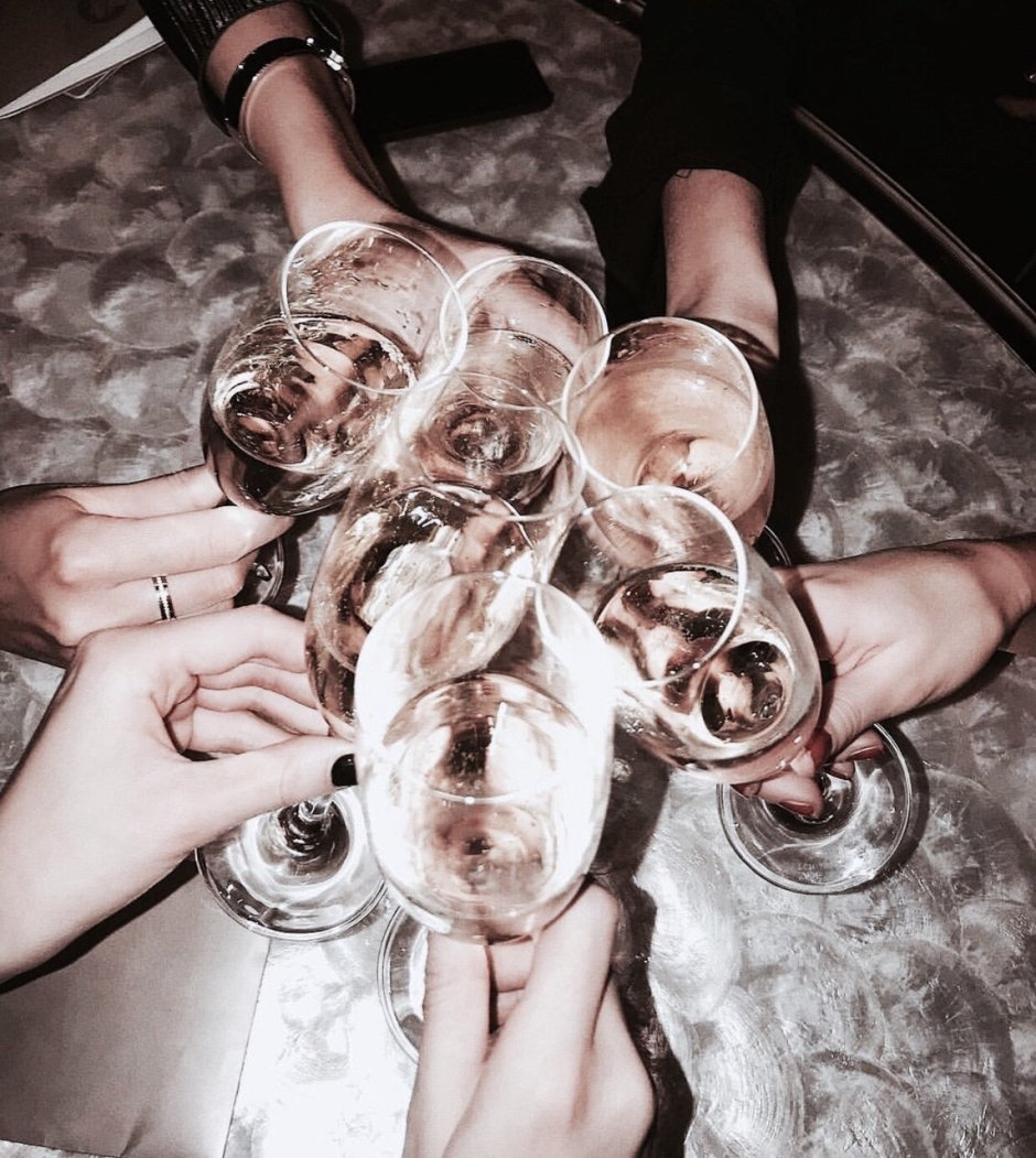 Металлические бокалы для вина