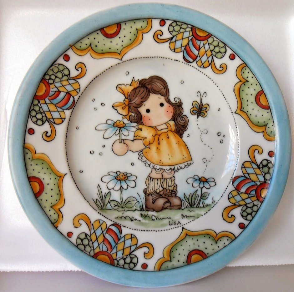 Рисунки на керамической тарелке