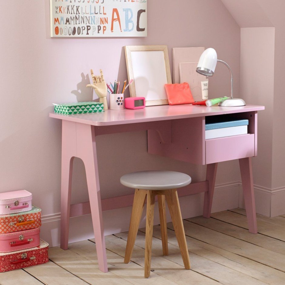 Письменный стол розовый