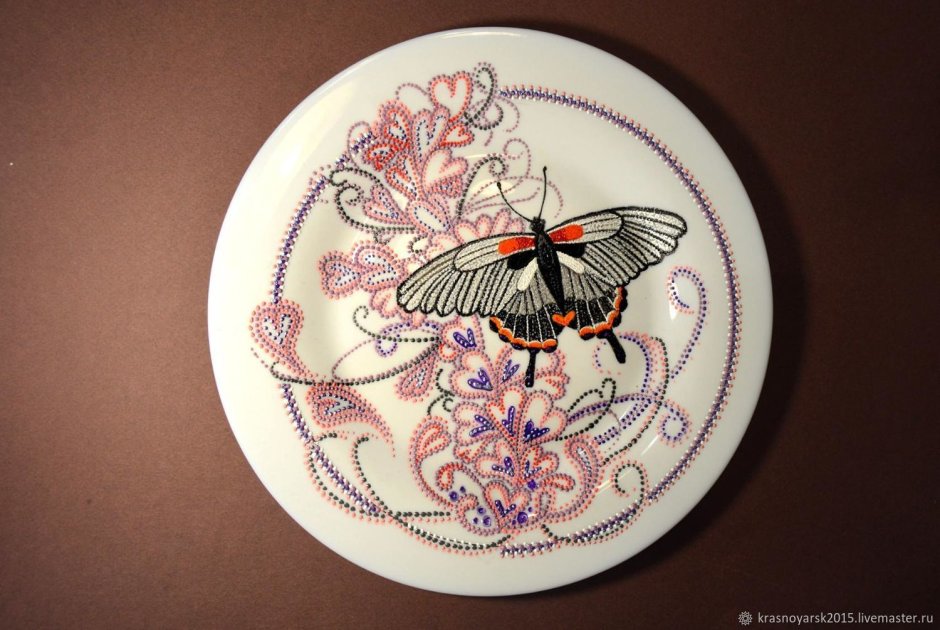 Точечная роспись бабочки