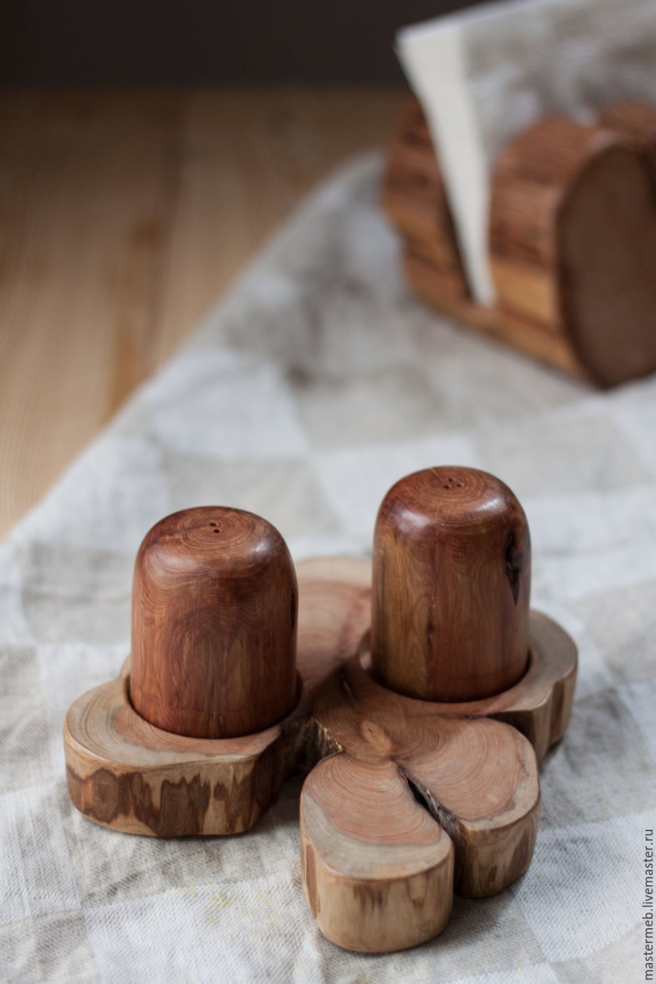 Перечница из дерева