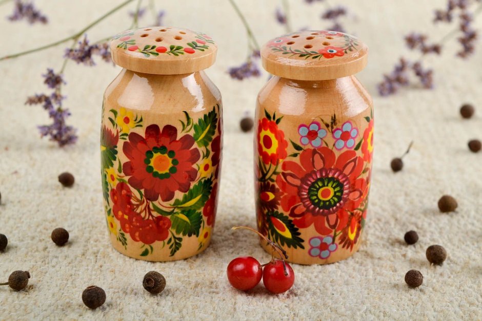 Солонка на столе