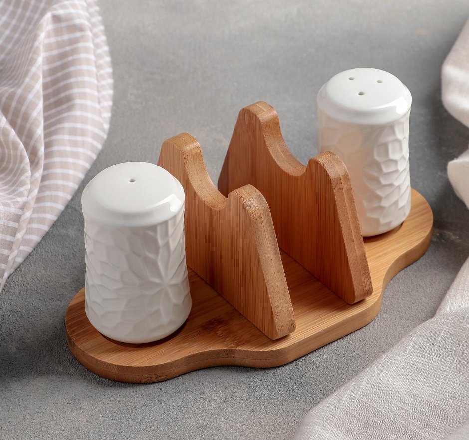 Солонка и перечница из дерева