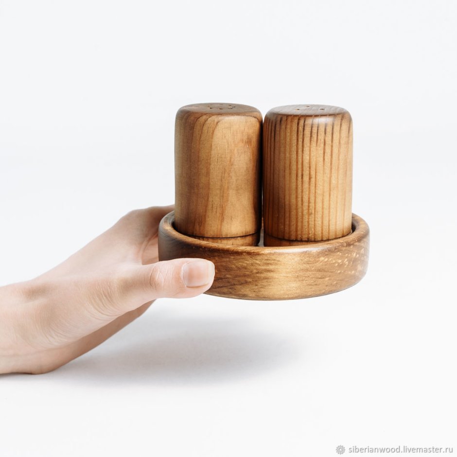 Солонка и перечница деревянные