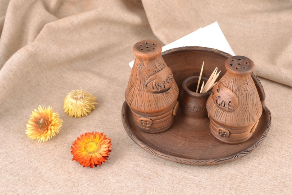 Перечница из глины