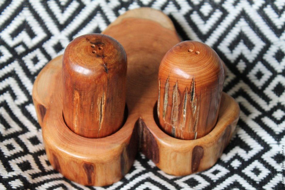 Солонка из можжевельника