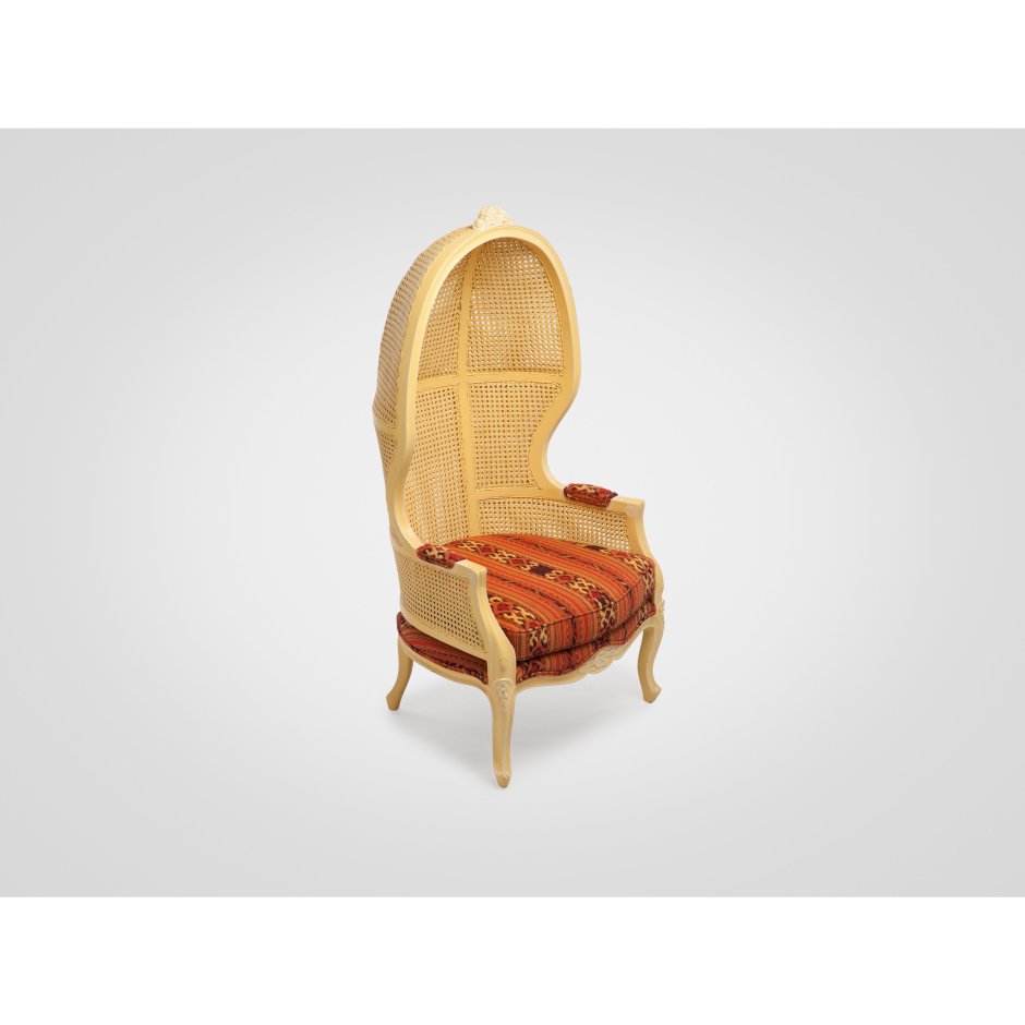 Плетеное кресло с высокой спинкой