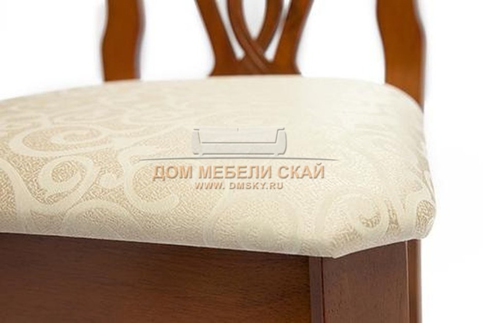 Дубовый стул с высокой спинкой