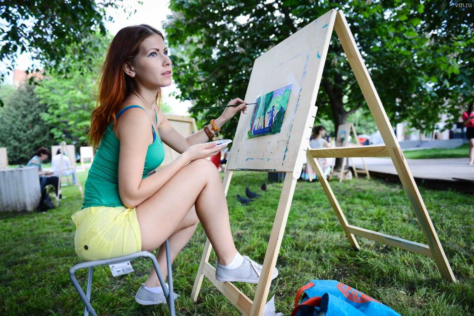 Художники на пленэре в городе