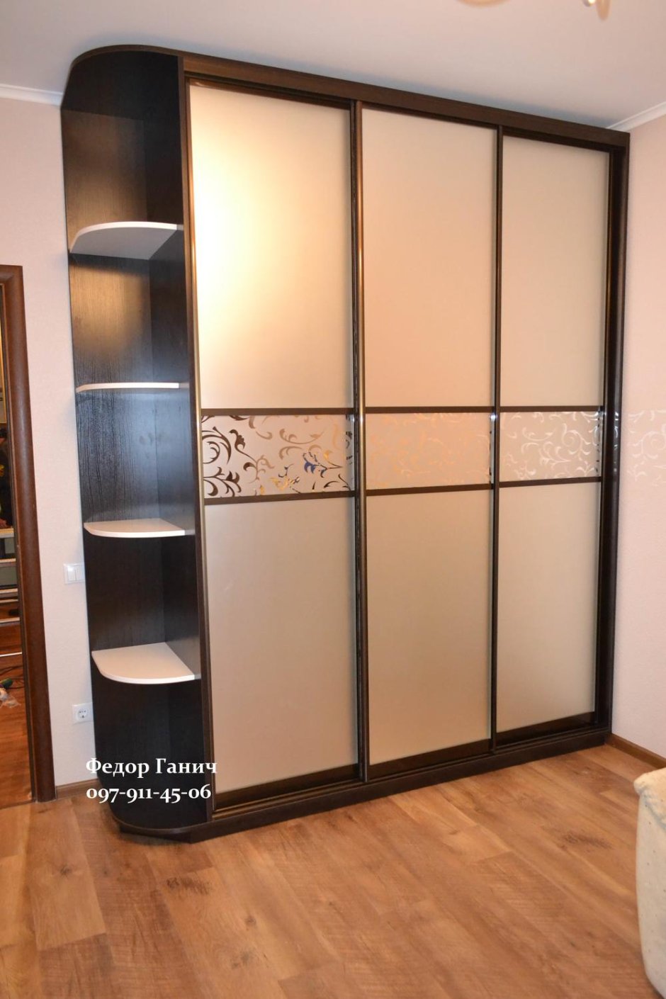 Шкаф купе темный со светлым