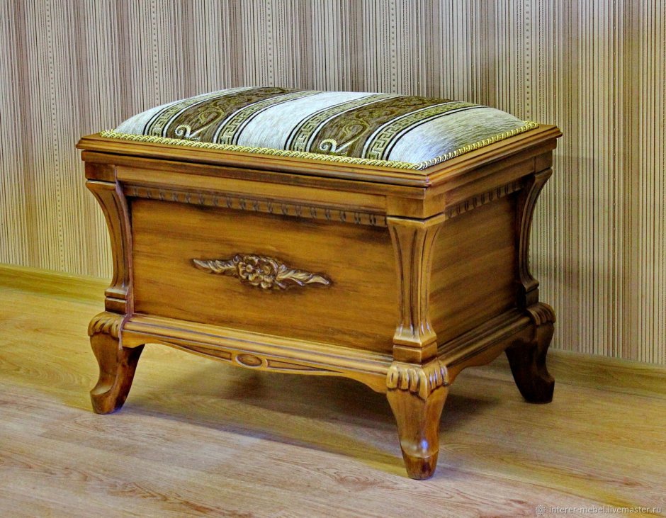 Банкетка из массива дерева