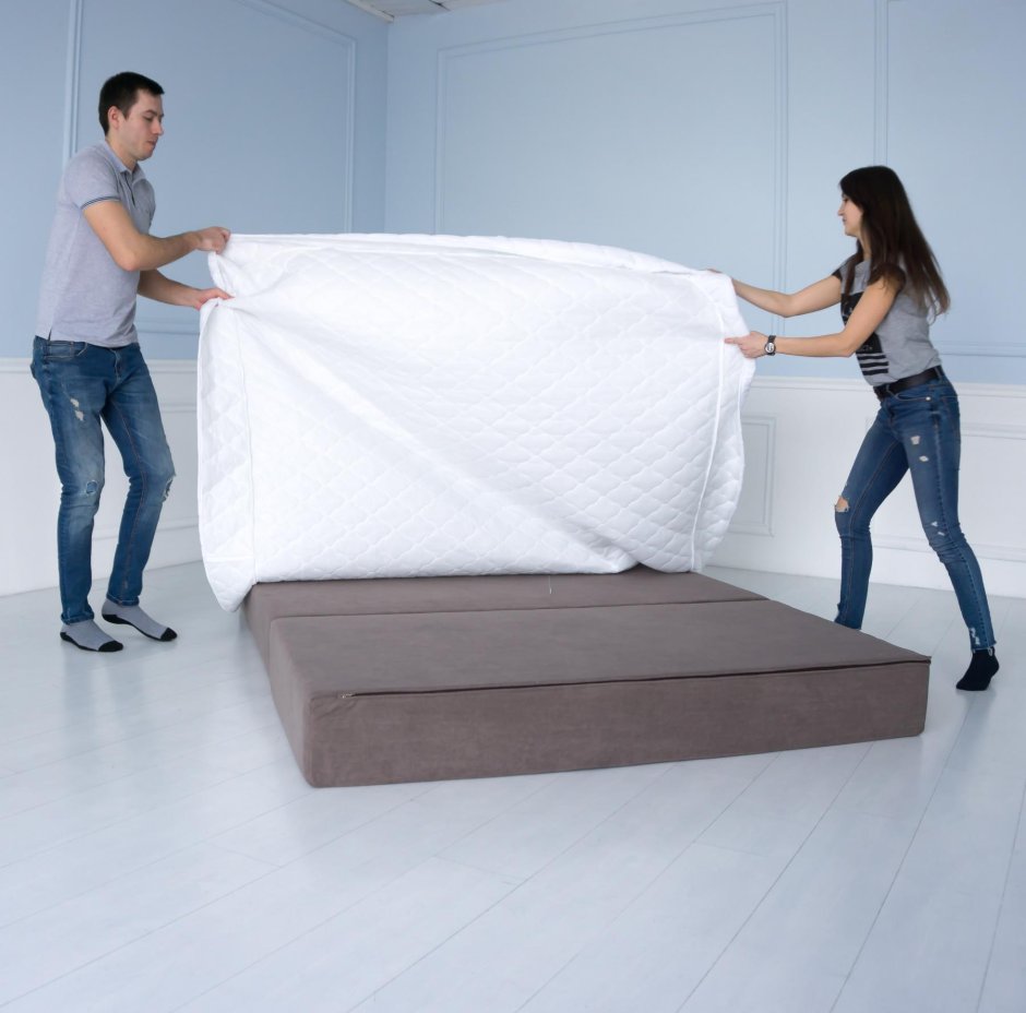 Выдвижная двуспальная кровать из подиума