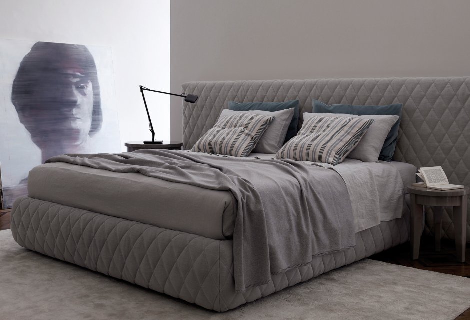 Кровать Cosmo King Size Black and White Leather Bed