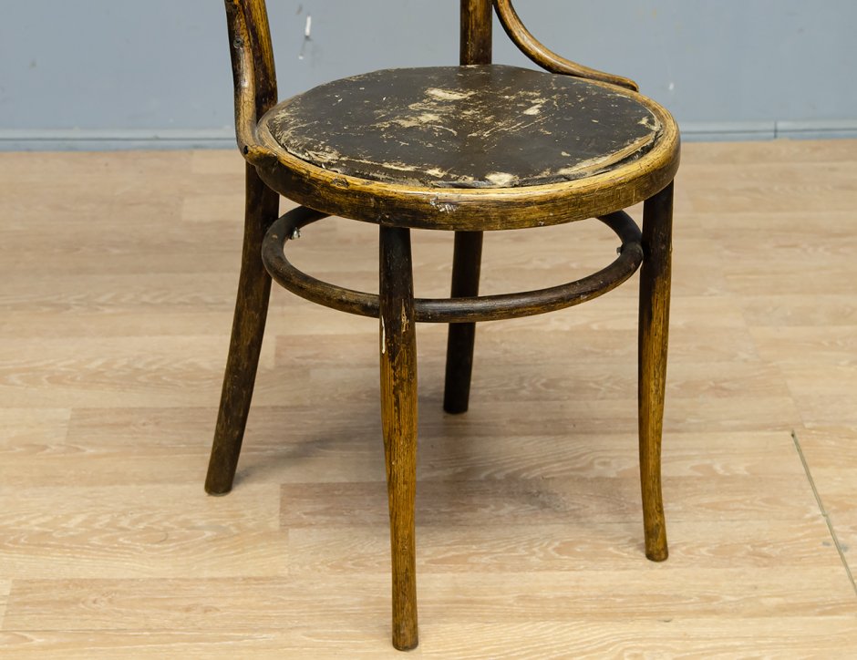 Антикварные стулья в интерьере