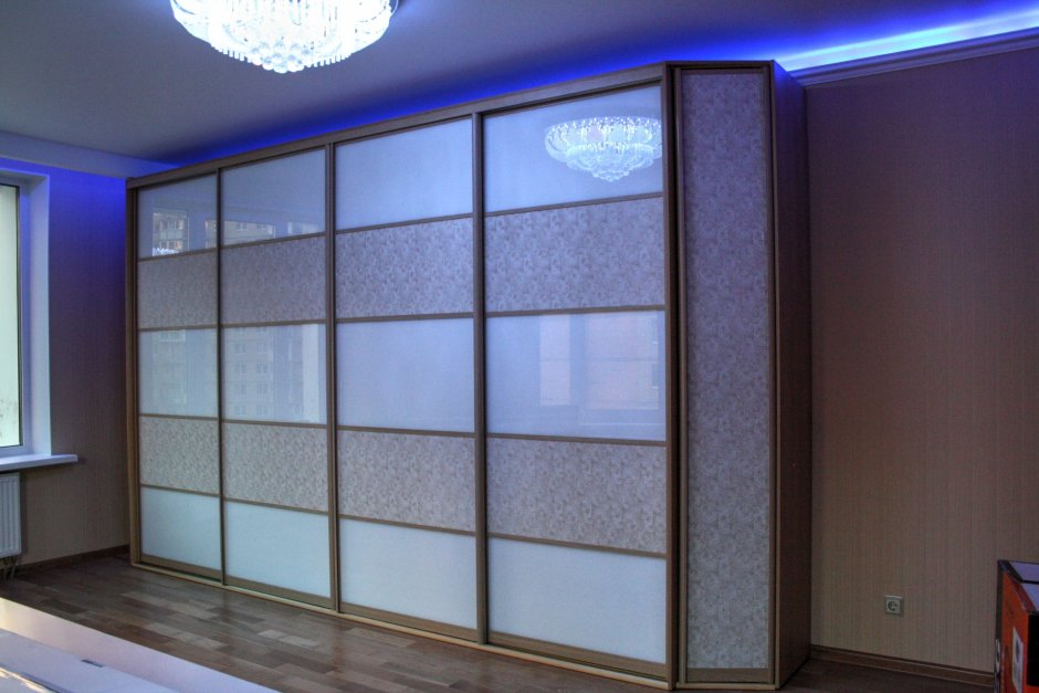 Шкаф купе со стеклом