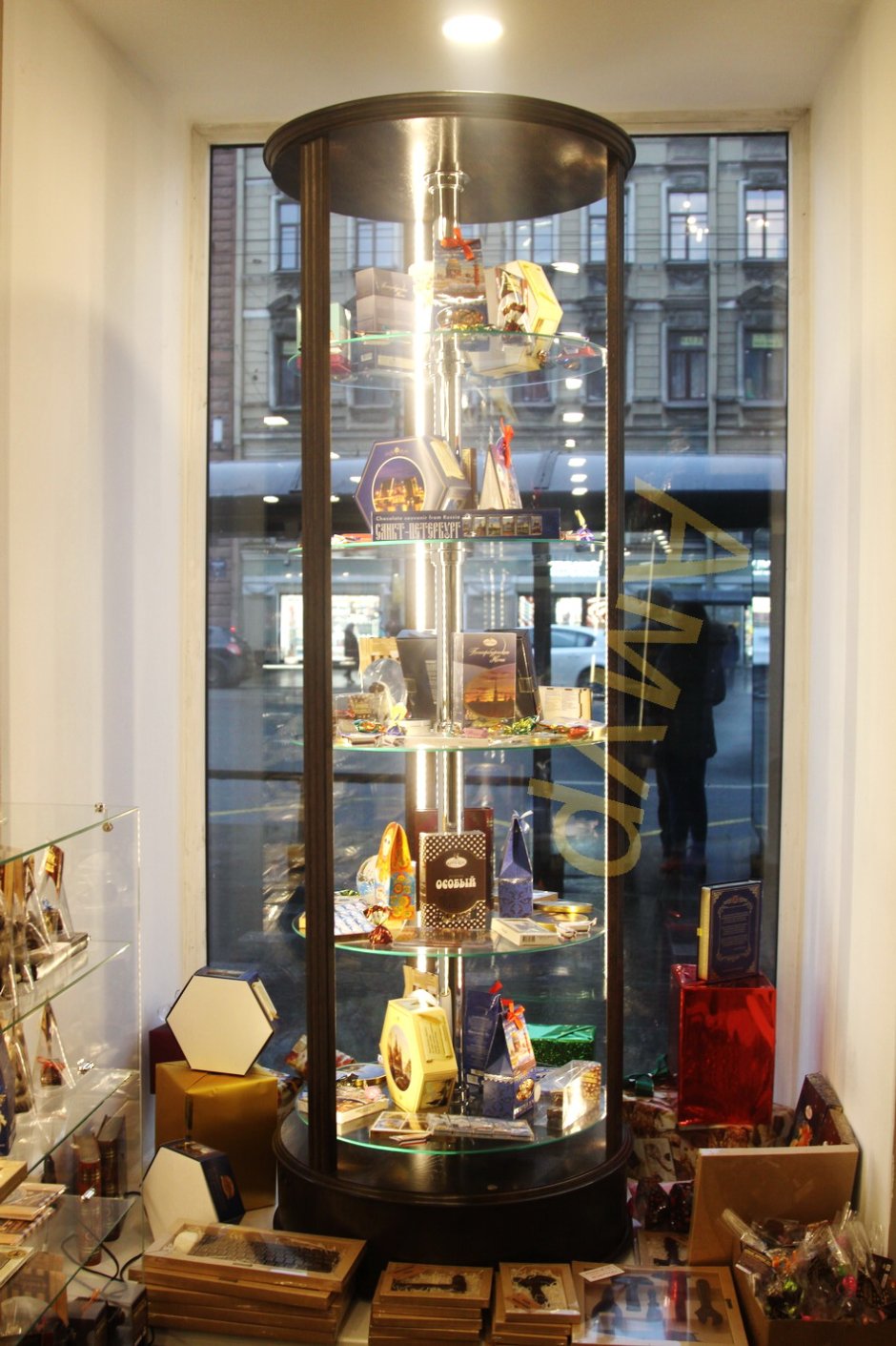 Крутящаяся витрина