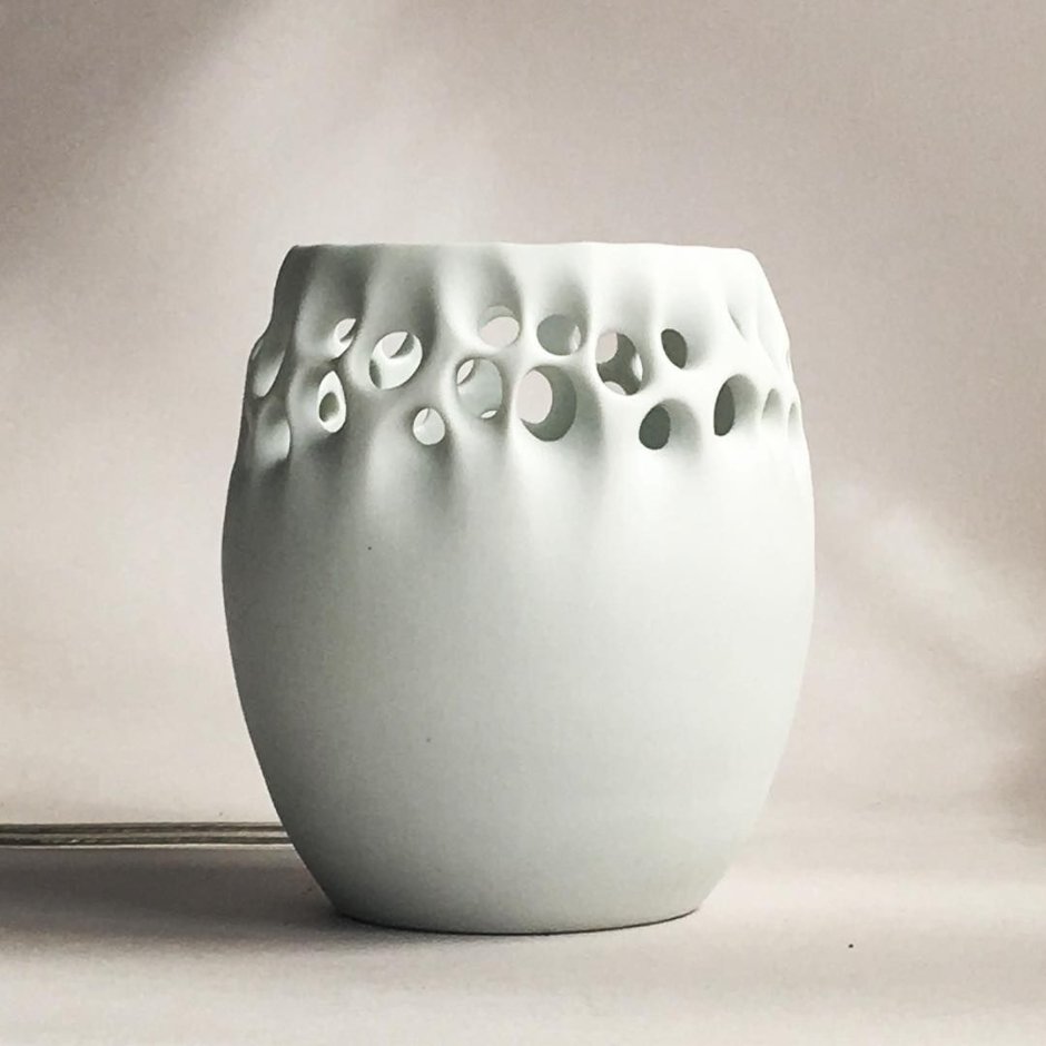 Керамические и фарфоровые вазы