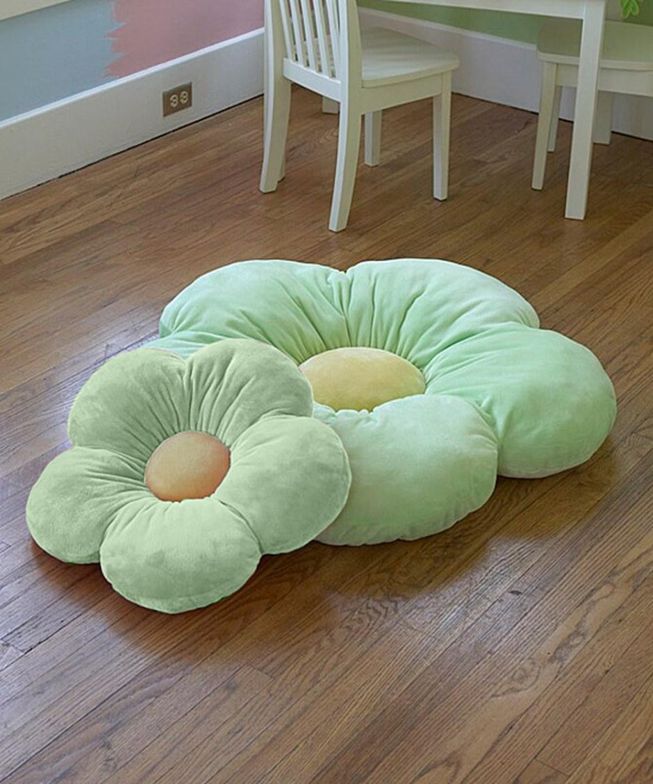 Подушки в виде цветов