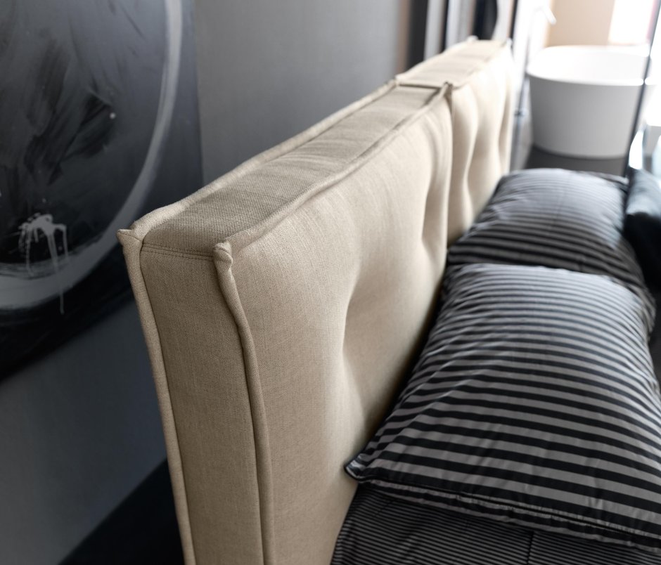 Диван белый букле