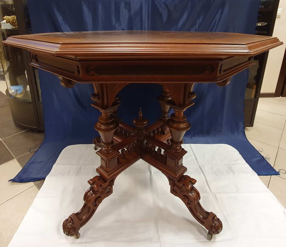 Старинный стол красное дерево