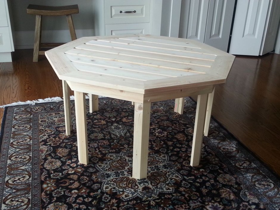 Стол деревянный шестигранный