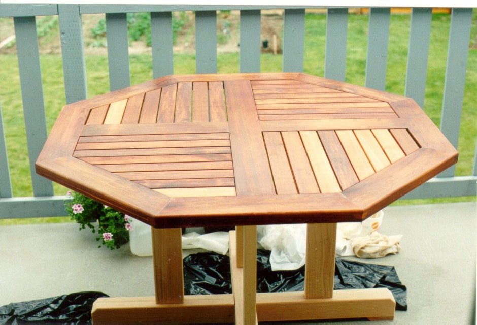 Шестигранный стол в беседку