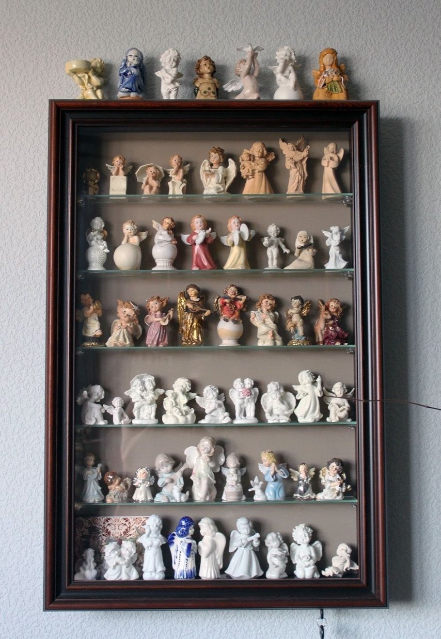 Полки для коллекционирования фигурок