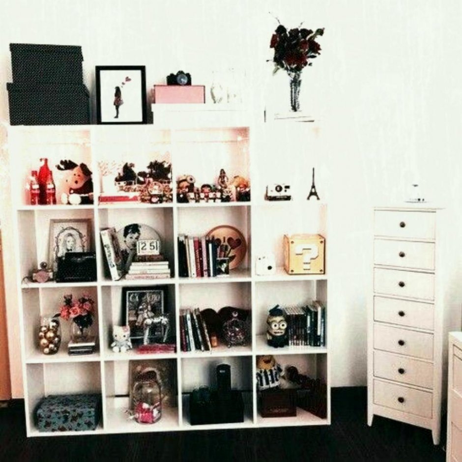 Угловая витрина Ховард Миллер