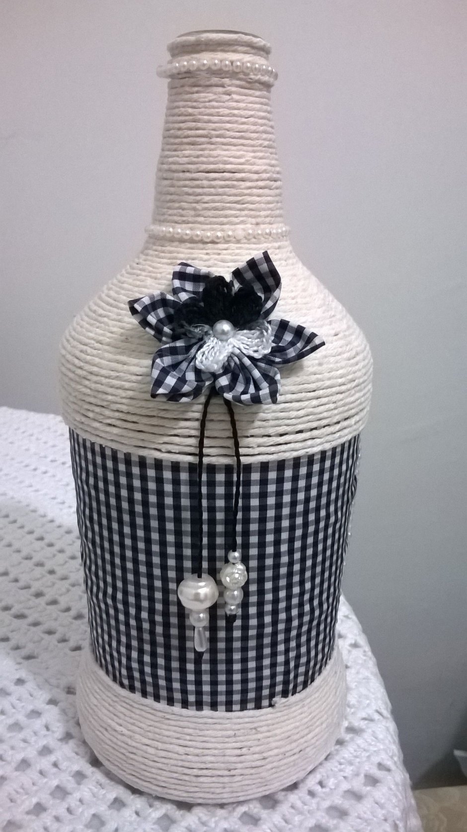 Декор бутылок джутом